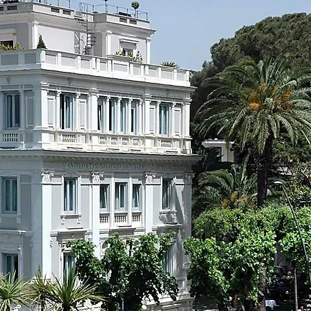 Flora Ξενοδοχείο Frascati