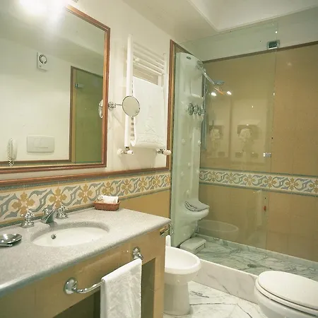 Hotel Flora 4*