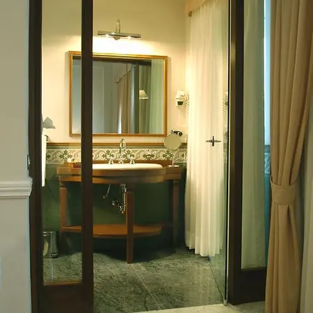 酒店 弗洛拉酒店 4*