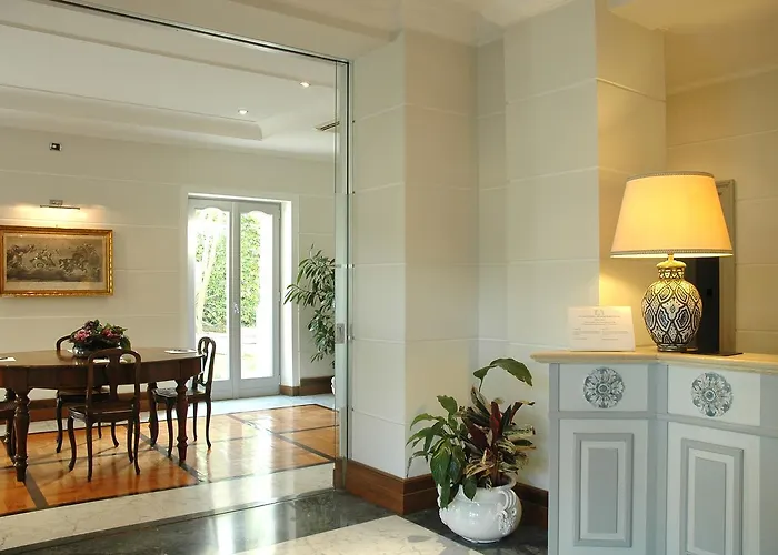 弗洛拉酒店 酒店